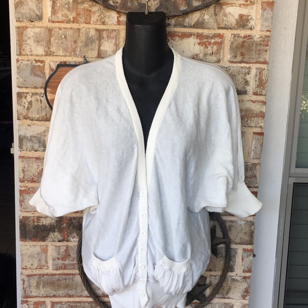 Cardigan off white button down. 2 pocket puff slev